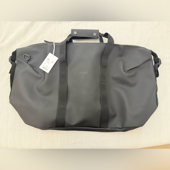 Rains Hilo Weekend Bag Black NWT Waterproof Duffel - Picture 6 of 8